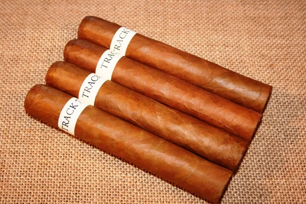 Flatbed Cigar Co. Track 7 Conn-Tucky